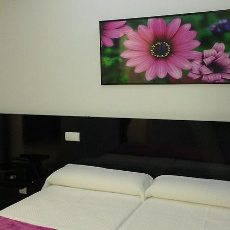 Hostal Buenos Aires มาดริด ภายนอก รูปภาพ