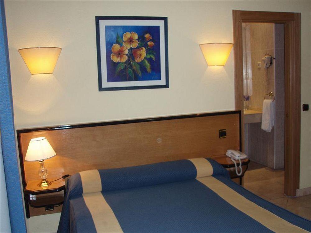 Hostal Buenos Aires มาดริด ภายนอก รูปภาพ