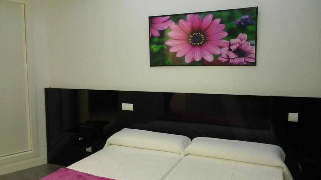 Hostal Buenos Aires มาดริด ภายนอก รูปภาพ