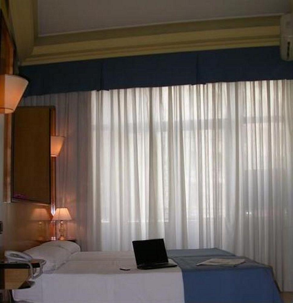 Hostal Buenos Aires มาดริด ภายนอก รูปภาพ