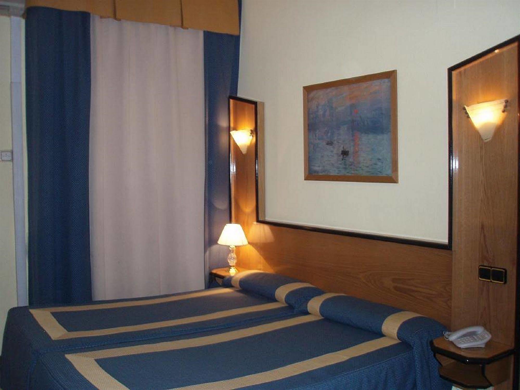 Hostal Buenos Aires มาดริด ภายนอก รูปภาพ