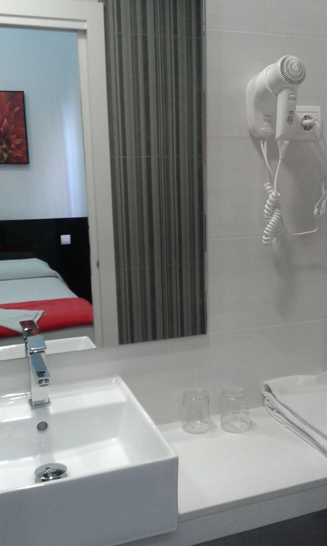 Hostal Buenos Aires มาดริด ภายนอก รูปภาพ